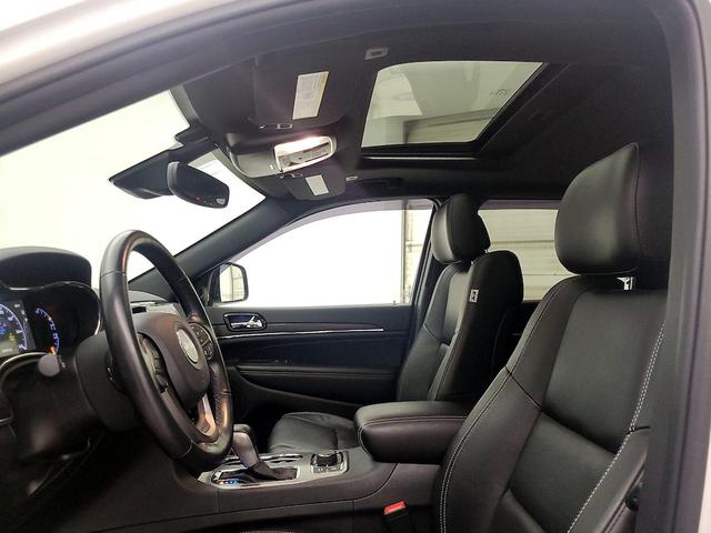 Photo of 2021 White Jeep Grand Cherokee