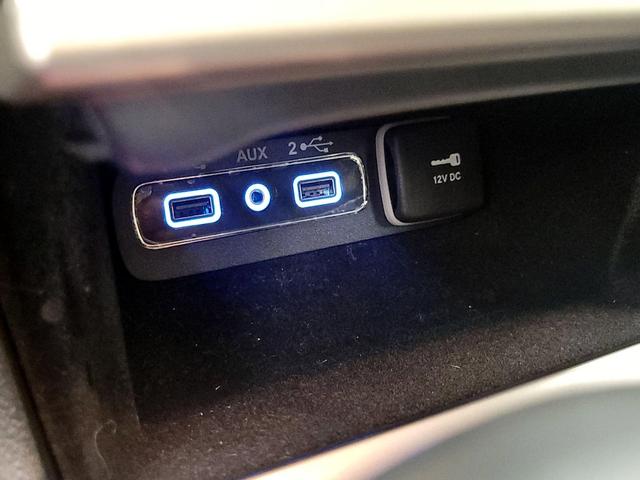 Photo of 2021 White Jeep Grand Cherokee