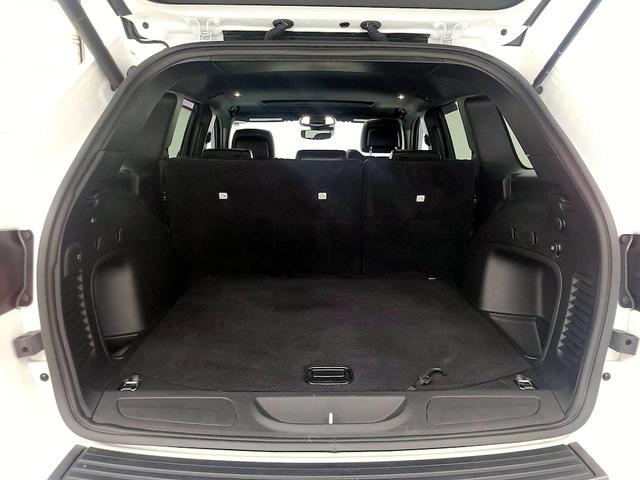 Photo of 2021 White Jeep Grand Cherokee