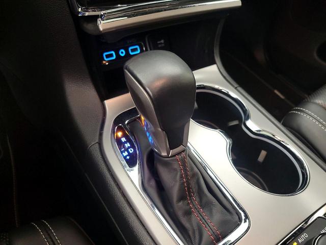 Photo of 2021 White Jeep Grand Cherokee