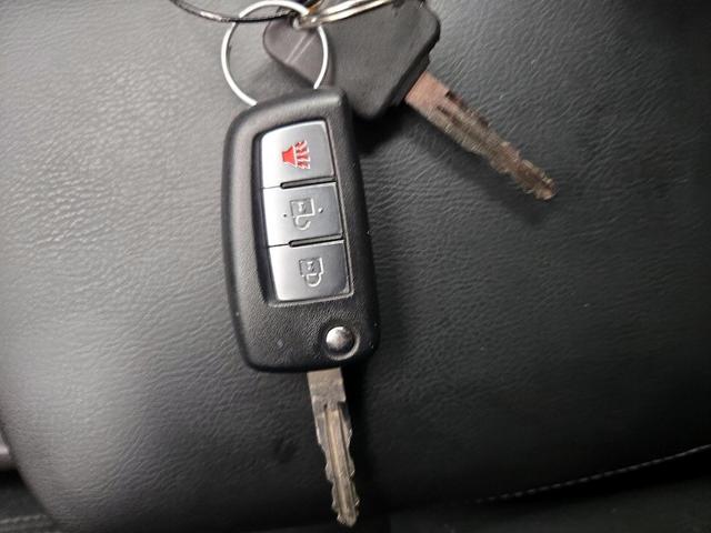 Photo of 2016 Silver Nissan Rogue
