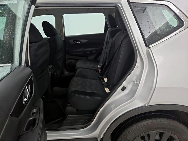 Photo of 2016 Silver Nissan Rogue