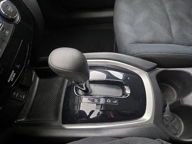 Photo of 2016 Silver Nissan Rogue