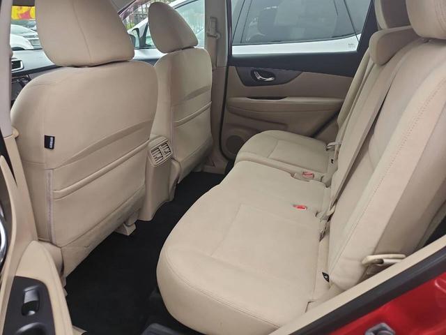 Photo of 2016 Red Nissan Rogue