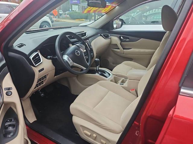 Photo of 2016 Red Nissan Rogue