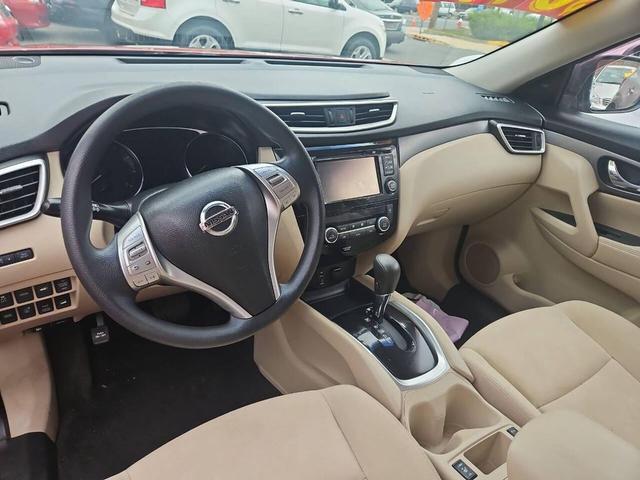Photo of 2016 Red Nissan Rogue