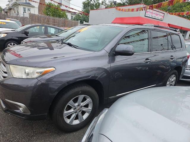 Photo of 2012 Gray Toyota Highlander