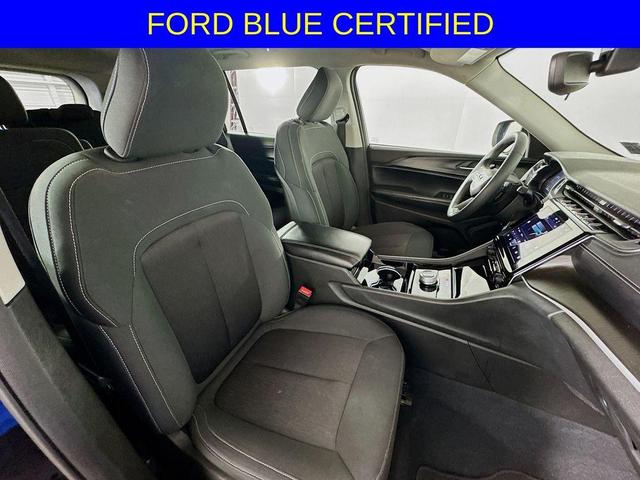 Photo of 2023 Diamond Black Jeep Grand Cherokee L