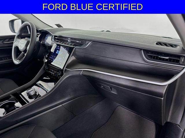Photo of 2023 Diamond Black Jeep Grand Cherokee L
