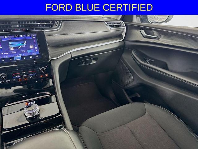Photo of 2023 Diamond Black Jeep Grand Cherokee L