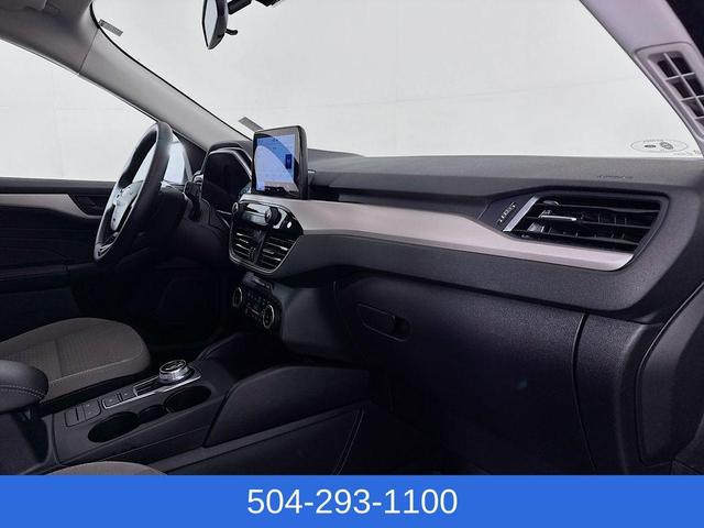 Photo of 2022 Oxford White Ford Escape