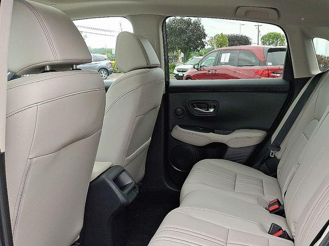 Photo of 2026 Platinum White Pearl Honda HR-V