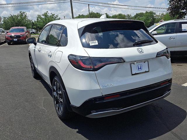 Photo of 2026 Platinum White Pearl Honda HR-V