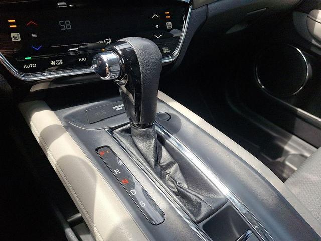 Photo of 2022 Platinum White Pearl Honda HR-V