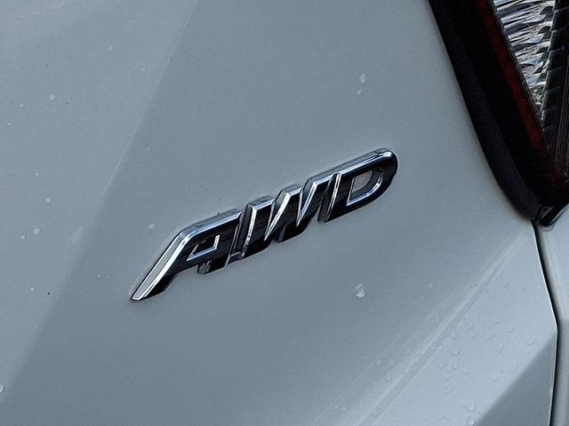 Photo of 2022 Platinum White Pearl Honda HR-V
