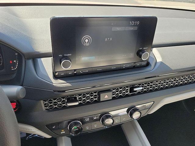Photo of 2025 Platinum White Pearl Honda Accord