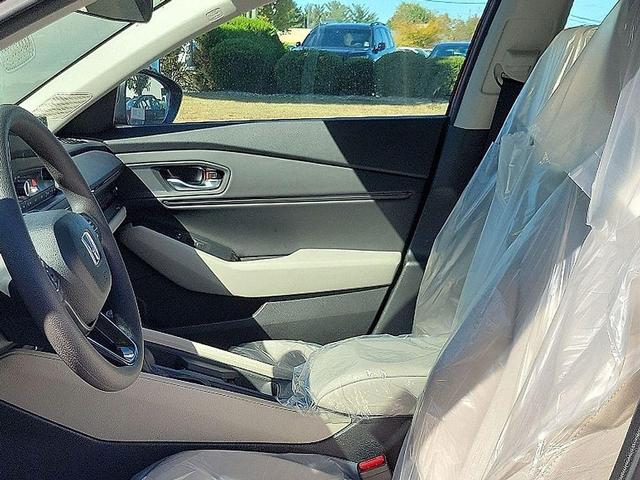 Photo of 2025 Platinum White Pearl Honda Accord