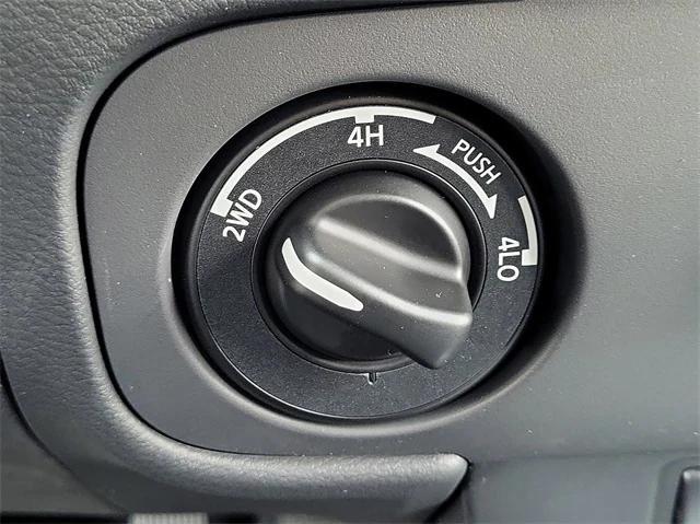 Photo of 2025 Bluestone Pearl Nissan Frontier