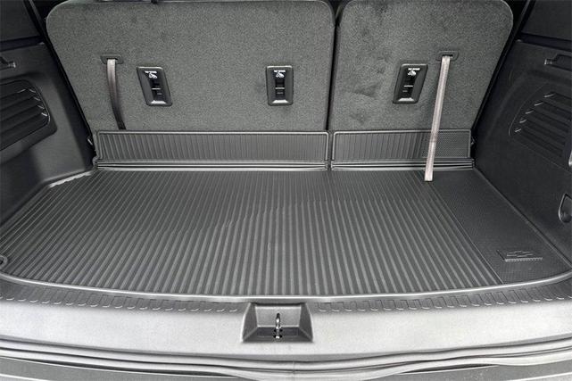 Photo of 2025 Mosaic Black Metallic Chevrolet Traverse