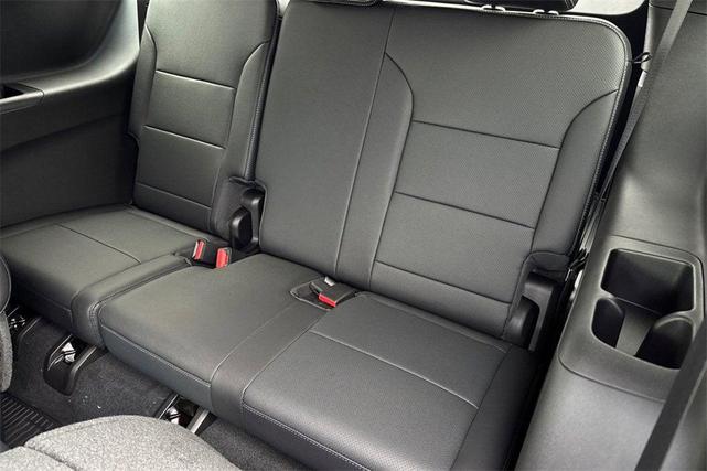 Photo of 2025 Mosaic Black Metallic Chevrolet Traverse