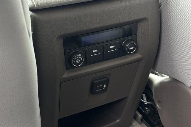 Photo of 2020 Midnight Blue Metallic Chevrolet Traverse
