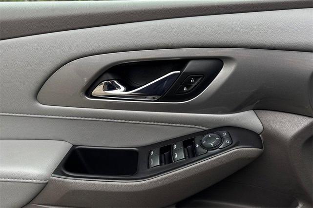Photo of 2020 Midnight Blue Metallic Chevrolet Traverse