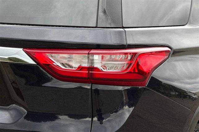 Photo of 2020 Midnight Blue Metallic Chevrolet Traverse