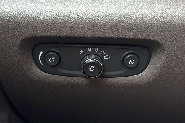 Photo of 2020 Midnight Blue Metallic Chevrolet Traverse