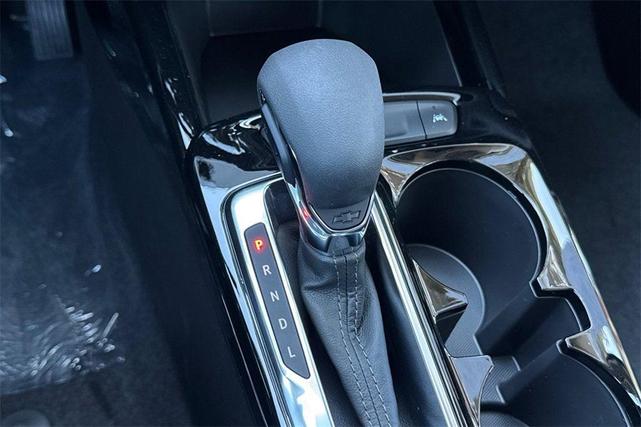 Photo of 2025 Summit White Chevrolet Trax