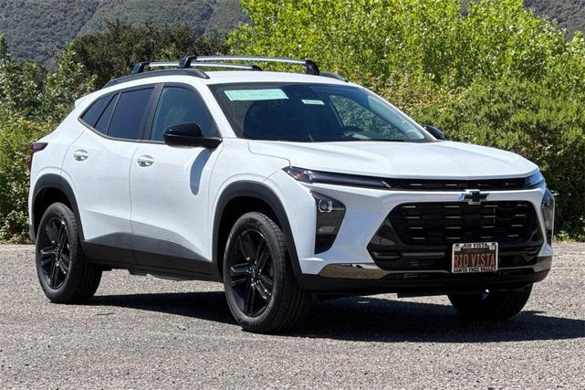 Photo of 2025 Summit White Chevrolet Trax