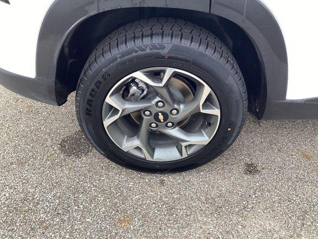 Photo of 2024 Summit White Chevrolet Trax