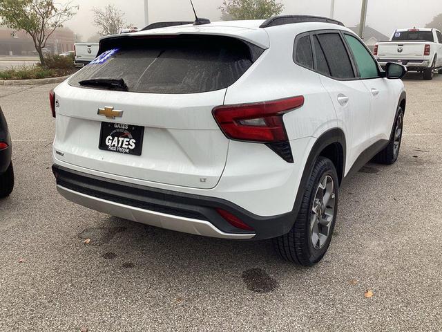 Photo of 2024 Summit White Chevrolet Trax