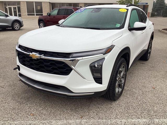 Photo of 2024 Summit White Chevrolet Trax