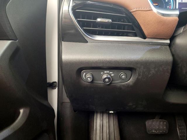 Photo of 2019 White Chevrolet Traverse