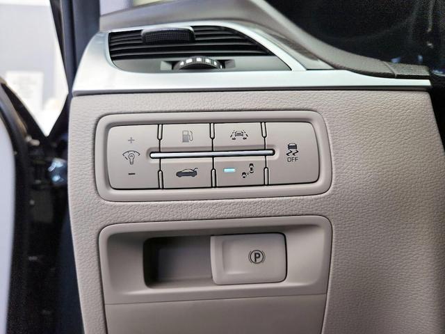 Photo of 2018 Black Genesis G80
