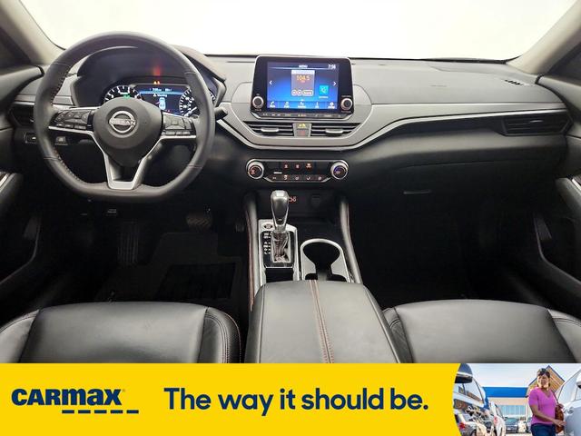 Photo of 2023 Gray Nissan Altima