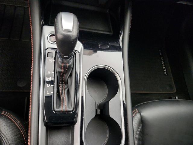 Photo of 2023 Gray Nissan Altima