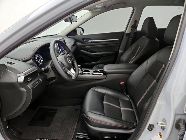 Photo of 2023 Gray Nissan Altima