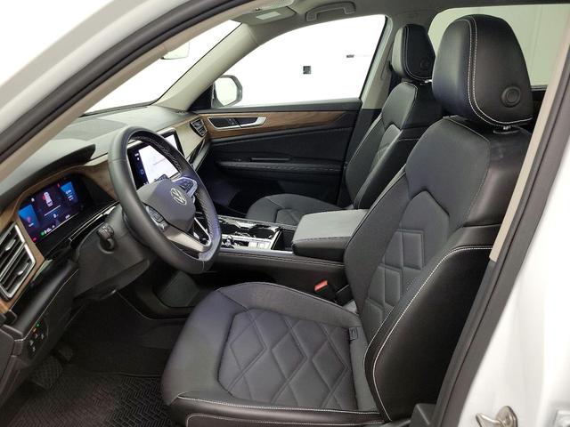 Photo of 2024 White Volkswagen Atlas