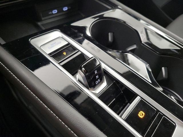 Photo of 2024 White Volkswagen Atlas