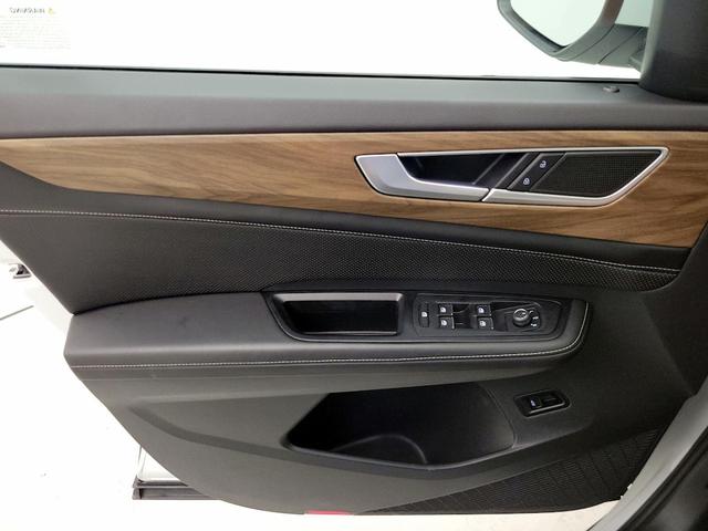Photo of 2024 White Volkswagen Atlas
