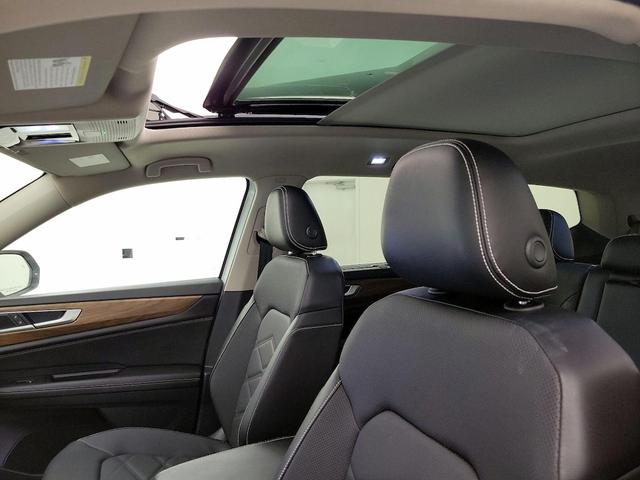 Photo of 2024 White Volkswagen Atlas