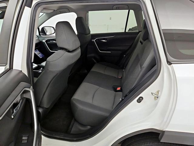 Photo of 2022 White Toyota RAV4