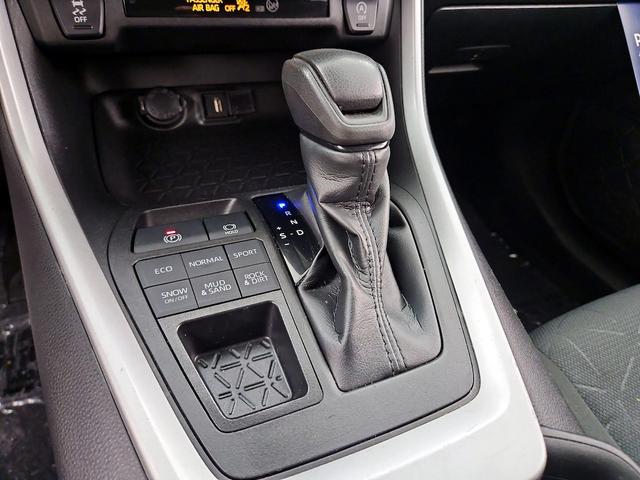 Photo of 2022 White Toyota RAV4