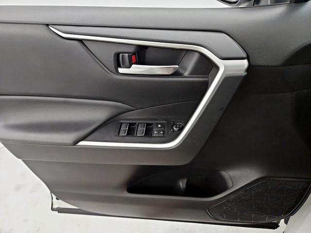 Photo of 2022 White Toyota RAV4