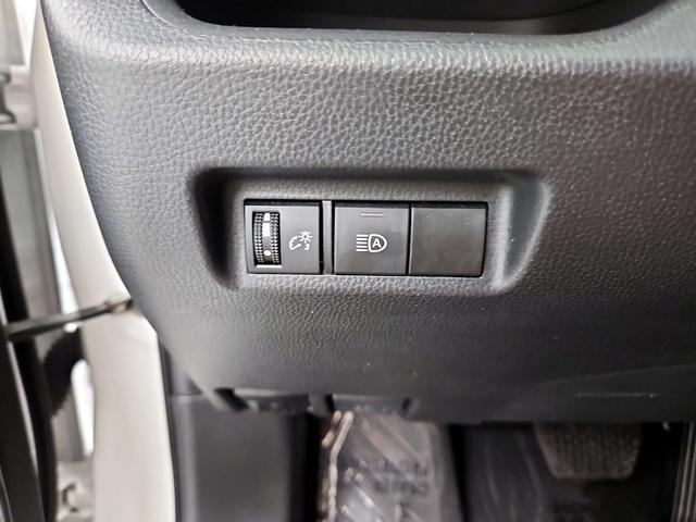 Photo of 2022 White Toyota RAV4