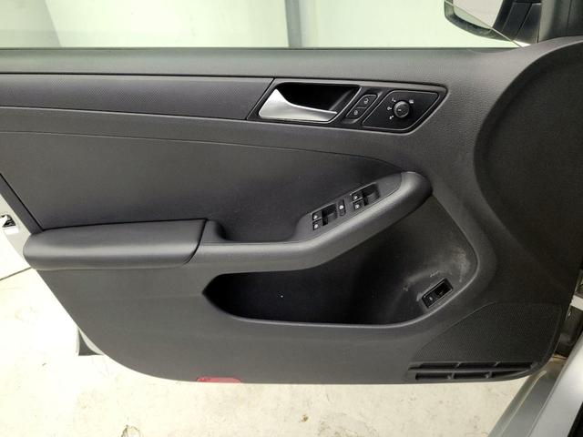 Photo of 2016 Silver Volkswagen Jetta
