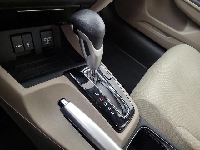 Photo of 2015 White Honda Civic Hybrid