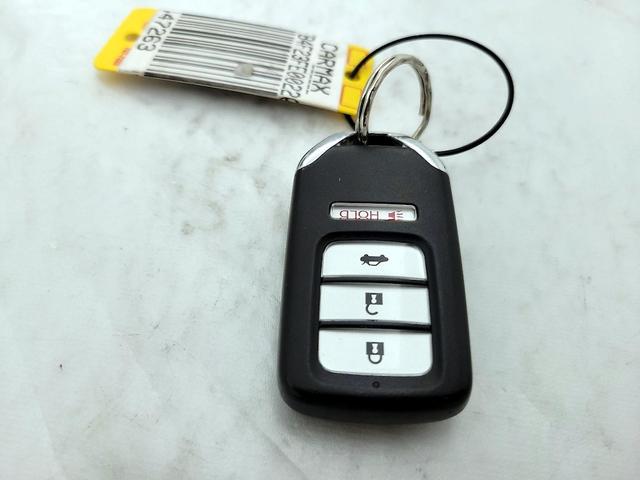 Photo of 2015 White Honda Civic Hybrid