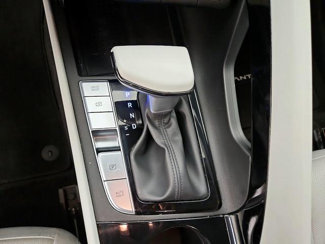 Photo of 2022 Black Hyundai ELANTRA